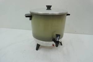lot 231 image: Vintage Chilton 30 Cup Coffee Maker