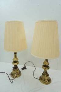 lot 239 image: 2 Table Lamps