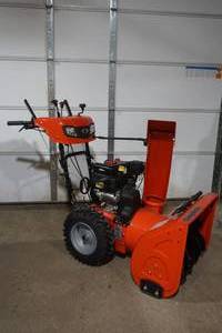 lot 256 image: Simplicity Select 1024 Snow Blower