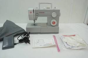 lot 257 image: Singer 4411 Sewing Machine