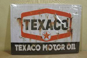 lot 27 image: Raised Metal Texaco Sign