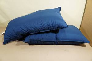 lot 32 image: 2 Utopia Bedding Pillows 20x36