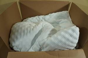 lot 39 image: Hansleep Queen Memory Foam Mattress Topper