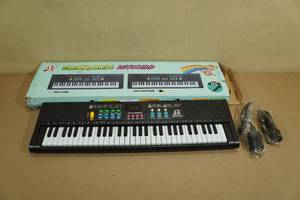 lot 44 image: Electronic Keyboard