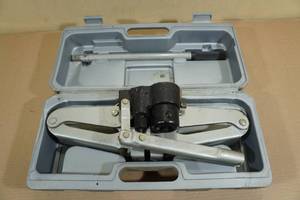 lot 115 image: Portable Car Jack with Case