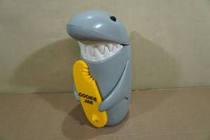 lot 130 image: Jaws Noise Making Cookie Jar