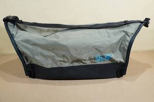 lot 140 image: Mountain Hardware Duffel Bag