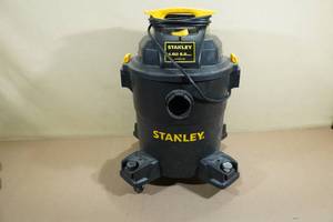 lot 142 image: Stanley 6 Gallon WetDry Vac