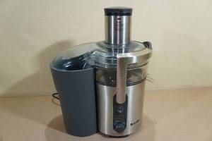 lot 163 image: Breville Juicer