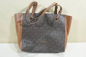 lot 100B image: Michael Kors Purse -Walsh Large Tote Bag