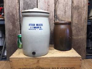 lot 26 image: Vintage Crock Jars - Hinman Milkers Mankato MN