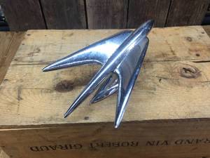 lot 43 image: Vintage Willies Rocket Hood Ornament