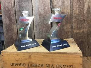 lot 74 image: Vintage Pair Seagrams 7 The Sure One