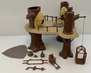 Vintage 1982 Kenner Star Wars ROTJ Ewok Village Plasyset (Some Small Missing Pieces)