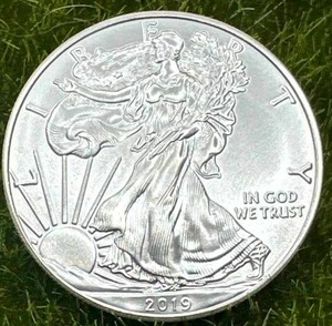 lot 7 image: 1oz .999 Silver American Eagle