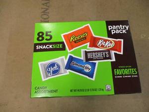 lot 133 image: 85 Snack Size Candy Assortment - best date 062024
