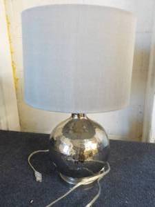 lot 17 image: Modern New Lamp 23 tall...