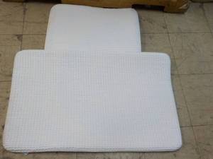 lot 28 image: Mineral Springs new 2 Pc Bath Cotton Memory Foam Mats