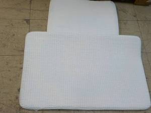 lot 29 image: Mineral Springs new 2 Pc Bath Cotton Memory Foam Mats