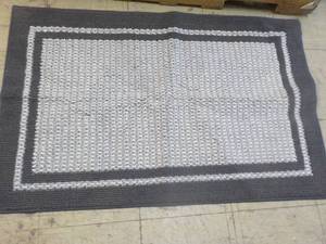 lot 30 image: 29 x 45 New Costco Accent Rug...