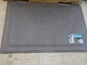 lot 34 image: Heavy Duty 30 x 47 New Entry Mat...