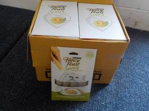 lot 57 image: Natural Chicken in a Demi Glaze 30 x 4 packs Purina Fancy Feast Savory Cat Treats