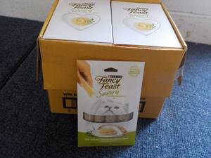 lot 59 image: Natural Chicken in a Demi Glaze 30 x 4 packs Purina Fancy Feast Savory Cat Treats