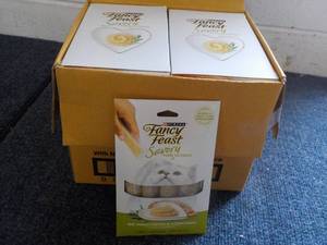 lot 62 image: Natural Chicken in a Demi Glaze 30 x 4 packs Purina Fancy Feast Savory Cat Treats