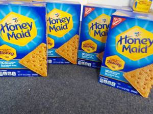 lot 66 image: 4 x 14.4 oz Boxes Honey Maid Graham Crackers