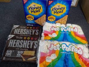 lot 80 image: Smores Kit...