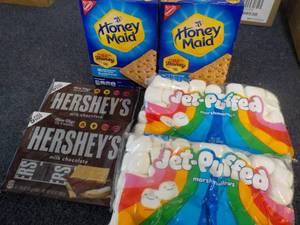 lot 81 image: Smores Kit...