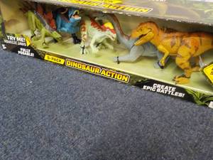 lot 89 image: New 5 pack Dinosaur Action...