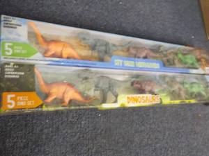 lot 90 image: New 2 x 5 pc dino Set...