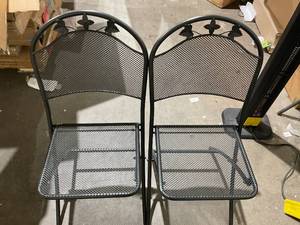 lot 422 image: Set of 2 Metal Outdoor Chairs