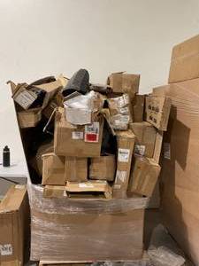 lot 444 image: Wholesale Pallet of Miscellaneous Car Parts