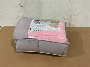 lot 559 image: Pink Fur Comforter
