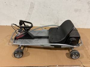 lot 1 image: Razor Ground Force Drifter Kart