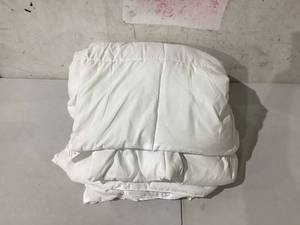 lot 354 image: King Size White Comforter