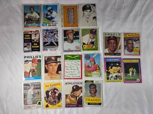 lot 98 image: Lot of 24 Baseball Cards From the 60s, 70s, 80s Including Sandy Koufax, Don Sutton, Andre Dawson and More