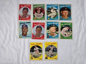 lot 121 image: Lot of 10 MLB Baseball Cards from the Late 50s