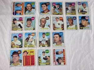 lot 131 image: Lot of 20 MLB Baseball Cards from the Late 1960s