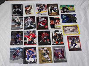 lot 217 image: Lot of 20 NHL Hockey Cards