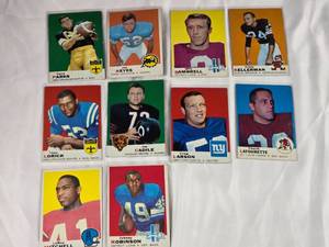 lot 294 image: Lot of 10 NFL Football Cards from 1969