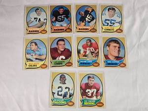 lot 296 image: Lot of 10 NFL Football Cards from 1970