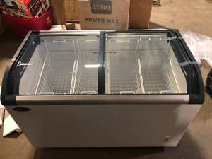 lot 1 image: KINGLOC SD420Q CURVED GLASS CHEST FREEZER  Customer Returns See Pictures