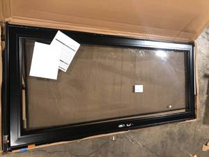 lot 9 image: Builders Edge 14.5 in. x 31 in. Louvered Vinyl Exterior Shutters Pair in Black Customer Returns See Pictures
