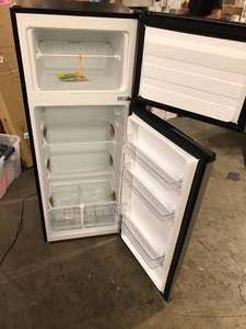 lot 31 image: Vissani 7.1 cu. ft. Top Freezer Refrigerator in Stainless Steel Look Customer Returns See Pictures