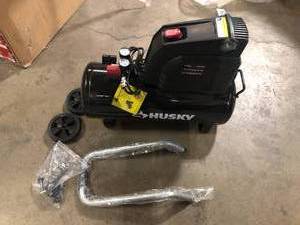 lot 7 image: Husky 8G 150 PSI Hotdog Air Compressor   Customer Returns See Pictures