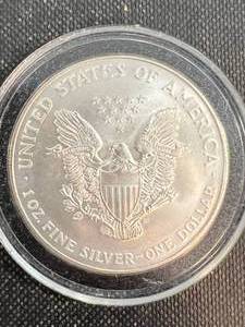 lot 04 image: 1997 AMERICAN SILVER EAGLE 1 TROY OZ .999 FINE SILVER IN AIRTITE
