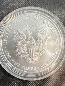 lot 10 image: 2002 AMERICAN SILVER EAGLE 1 TROY OZ .999 FINE SILVER IN AIRTITE